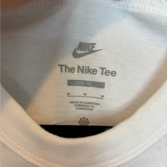 Nike Paris Graphic T-Shirt Medium - Picture 6 of 6